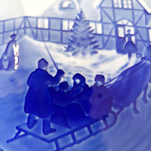 Vintage Bing & Grondahl 1962 Christmas Plate - Picture 3 of 5